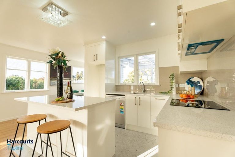 Photo of property in 96 Rosier Road, Glen Eden, Auckland, 0602