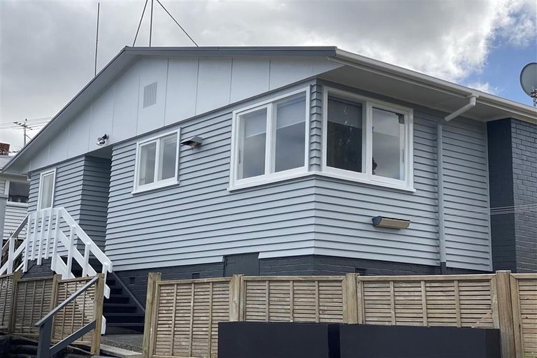 Photo of property in 1/21 Lancaster Road, Beach Haven, Auckland, 0626