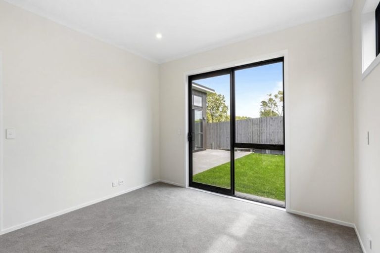 Photo of property in 10 Oyster Drive, Whenuapai, 0618