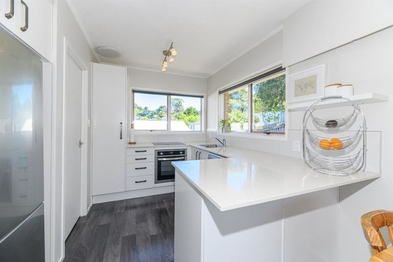 Photo of property in 2/54 Ayton Drive, Totara Vale, Auckland, 0629