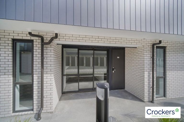 Photo of property in 2/2 Treasure Lane, Te Atatu South, Auckland, 0610