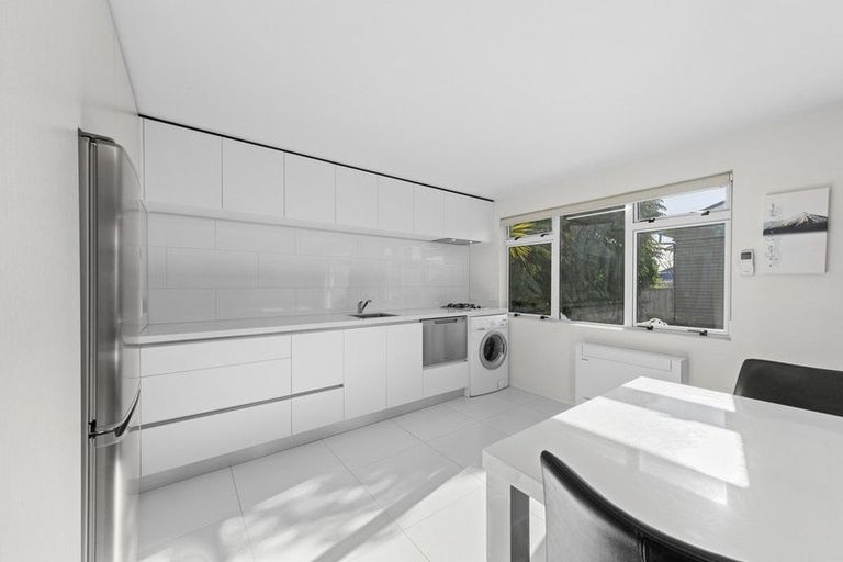 Photo of property in 59 Gilbert Street, New Plymouth, 4310