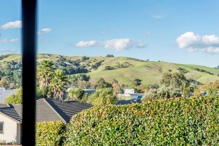 Photo of property in 80 Cabeleigh Drive, Helensville, 0800