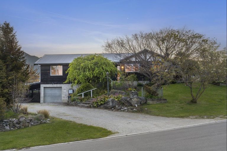 Photo of property in 31 Kowhai Drive, Wanaka, 9305