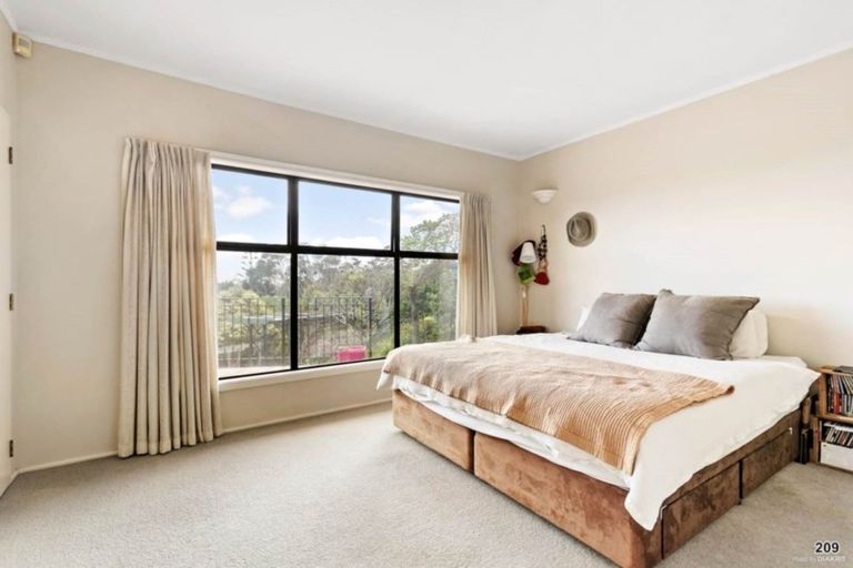 Photo of property in 209 Golf Road, Titirangi, Auckland, 0604