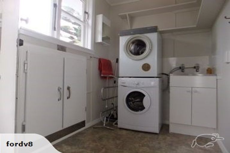 Photo of property in 39 Exeter Crescent, Takaro, Palmerston North, 4412