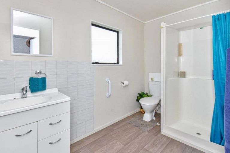 Photo of property in 2/6 Hunua Road, Papakura, 2110