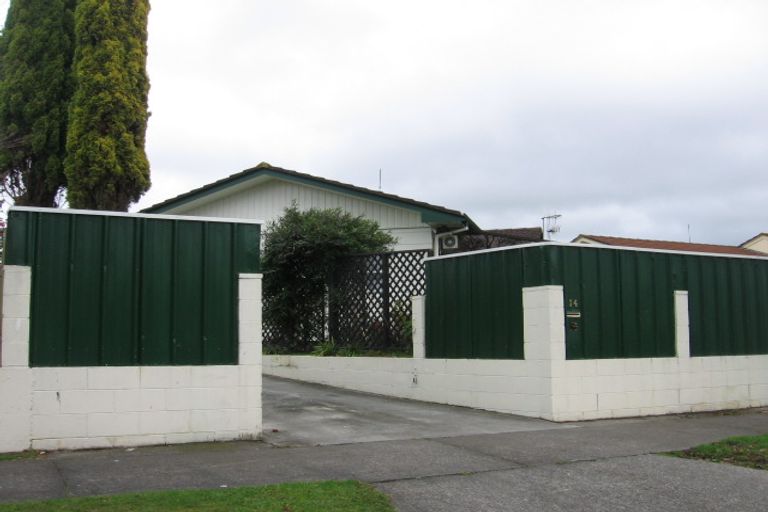 Photo of property in 14 Hillcrest Drive, Kelvin Grove, Palmerston North, 4414