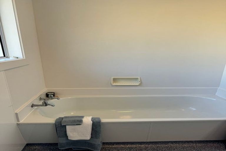 Photo of property in 9 Omega Street, Newlands, Wellington, 6037