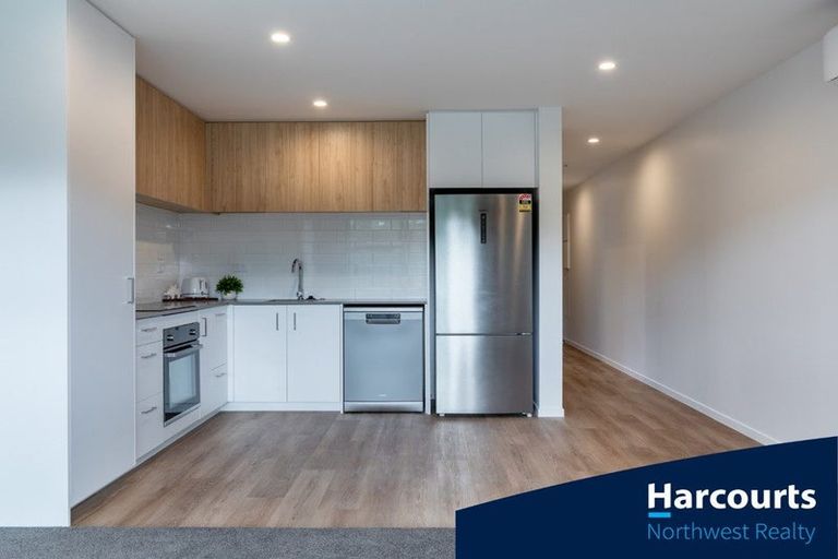 Photo of property in 4 Tuputupu Drive, Kumeu, 0810