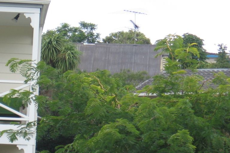 Photo of property in 1/18 Glenwood Avenue, Birkenhead, Auckland, 0626