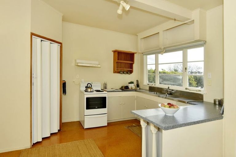 Photo of property in 1/9 Marsh Avenue, Forrest Hill, Auckland, 0620