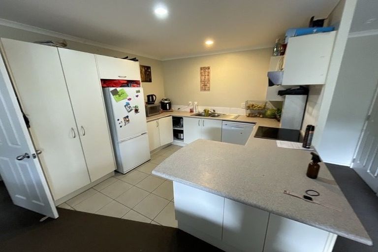 Photo of property in 28 Kathleen Reece Place, Waiuku, 2123