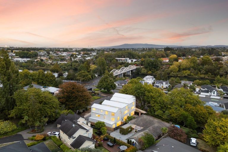 Photo of property in 1/2 Woodstock Road, Fairfield, Hamilton, 3214