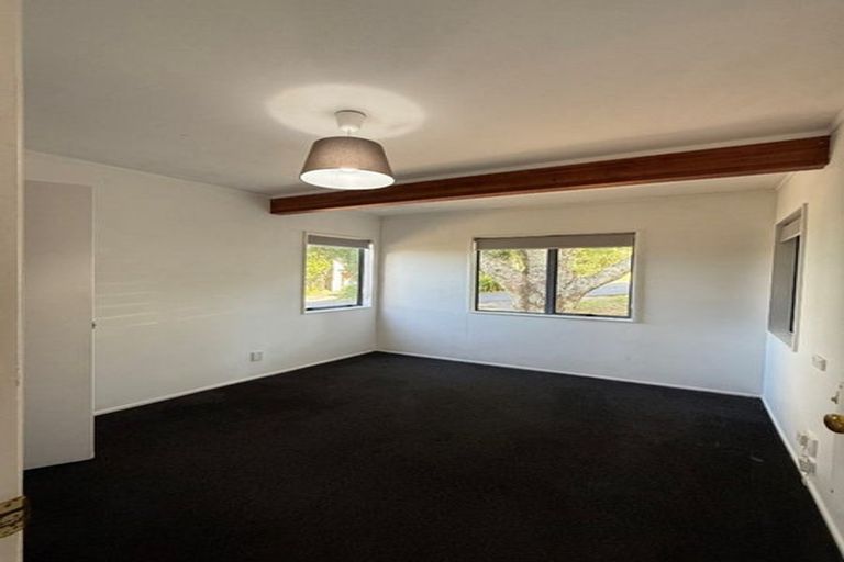 Photo of property in 1/22 Valecrest Place, Bayview, Auckland, 0629