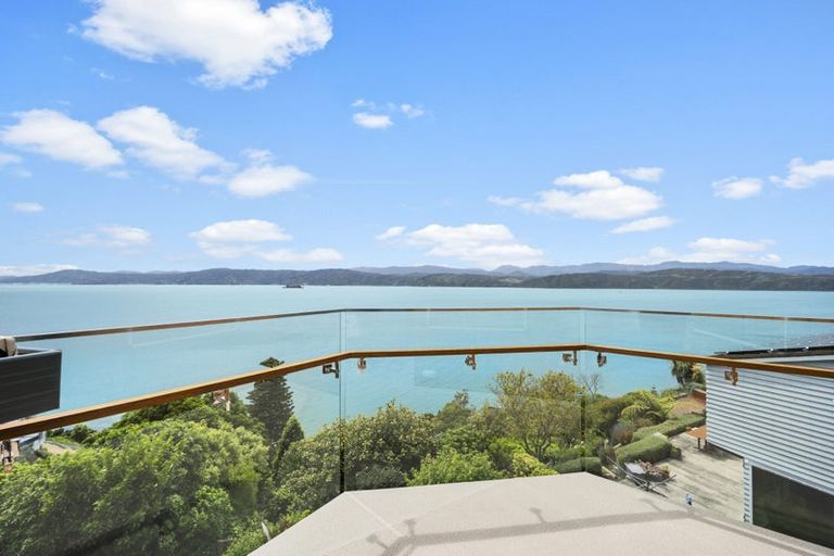 Photo of property in 38 Napier Street, Karaka Bays, Wellington, 6022