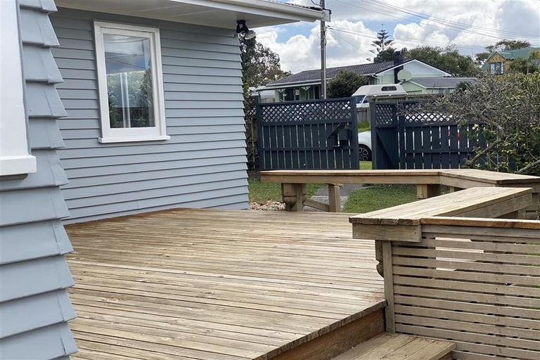 Photo of property in 1/21 Lancaster Road, Beach Haven, Auckland, 0626