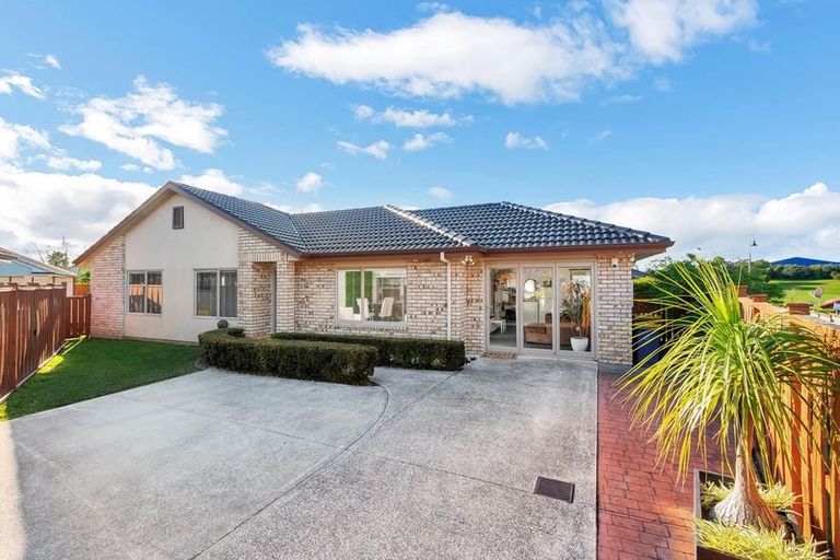 Photo of property in 15 Russett Grove, Henderson, Auckland, 0612