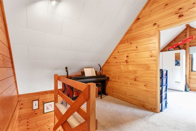 Photo of property in 2/24 Kaipatiki Road, Glenfield, Auckland, 0629