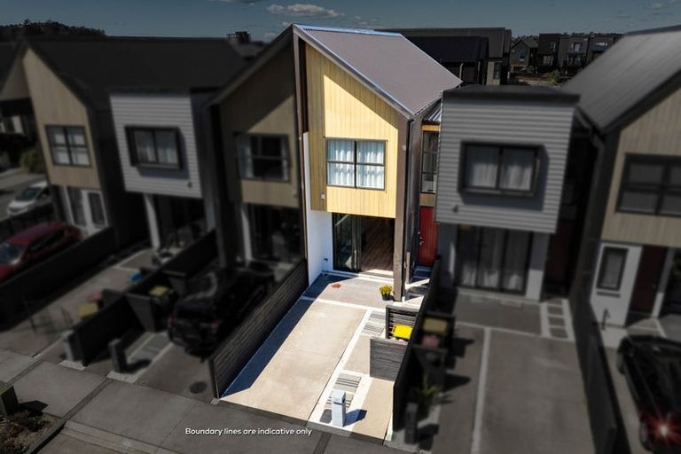 Photo of property in 17 Peihana Road, Hobsonville, Auckland, 0616