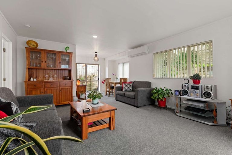 Photo of property in 10/43 Fruitvale Road, New Lynn, Auckland, 0600