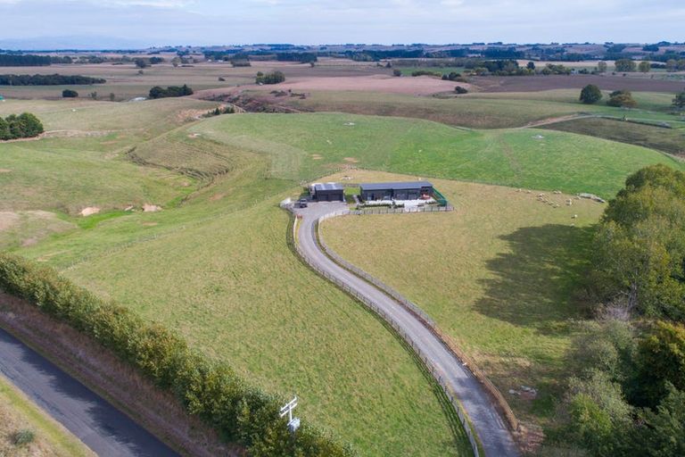 Photo of property in 567 Lethbridge Road, Halcombe, 4775