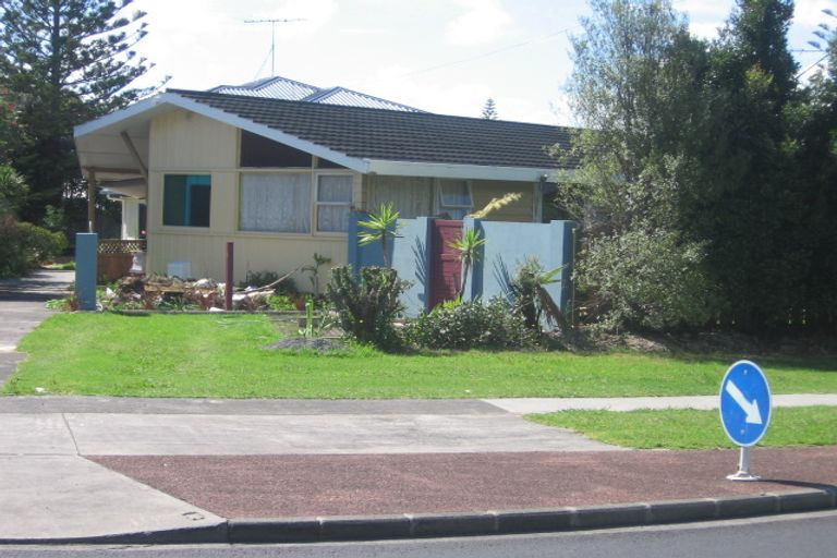 Photo of property in 1/239 Lake Road, Northcote, Auckland, 0627