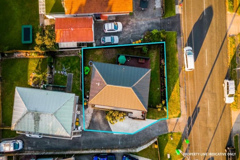 Photo of property in 130 Colwill Road, Massey, Auckland, 0614