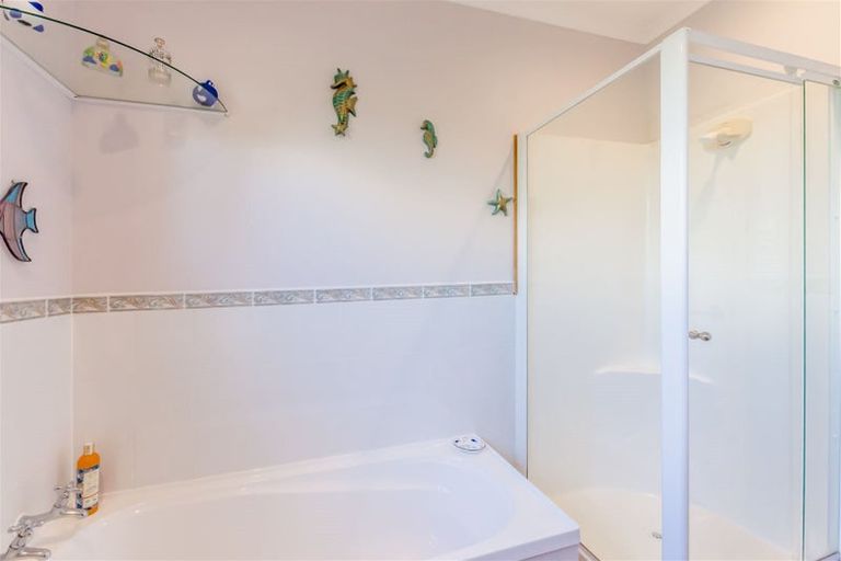 Photo of property in 27 Sweetman Avenue, Paraparaumu Beach, Paraparaumu, 5032