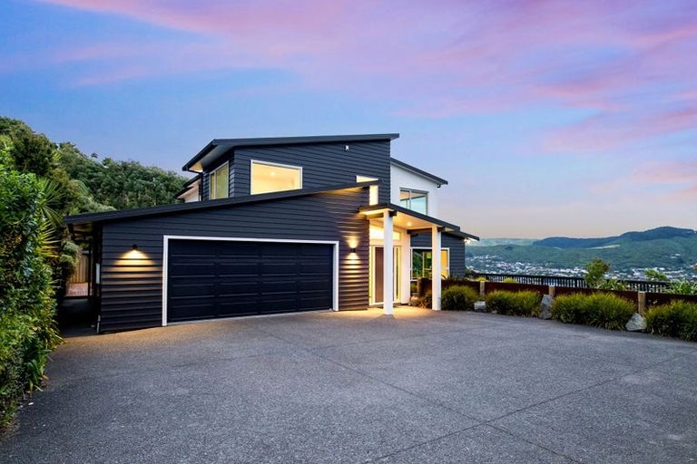 Photo of property in 26 Kilkelly Close, Tawa, Wellington, 5028
