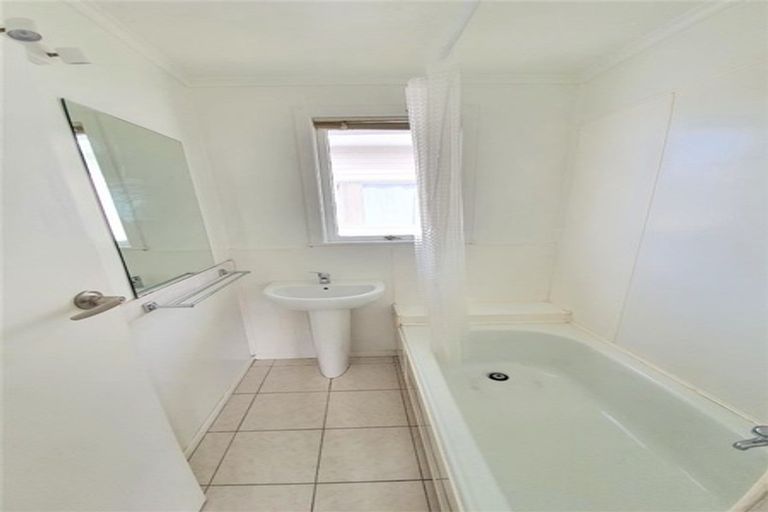 Photo of property in 74 Glenvar Road, Torbay, Auckland, 0630