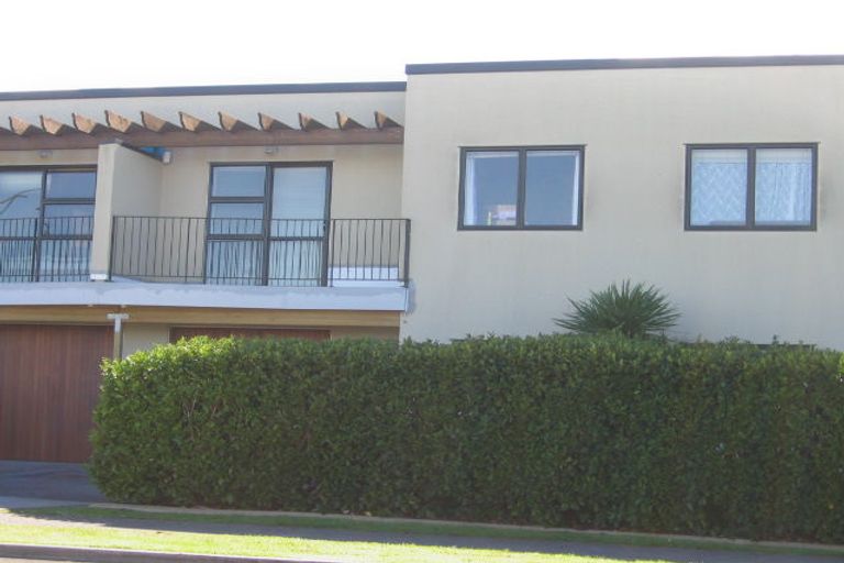 Photo of property in 23 Gunner Drive, Te Atatu Peninsula, Auckland, 0610