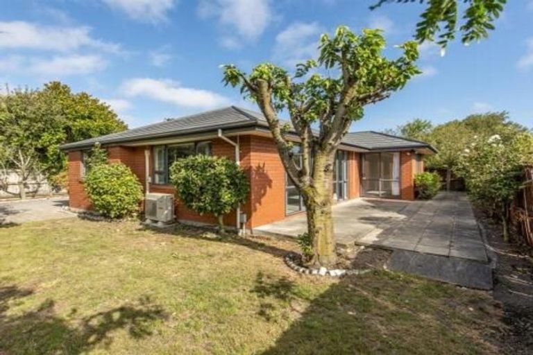 Photo of property in 1 Roche Avenue, Upper Riccarton, Christchurch, 8041