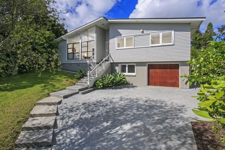 Photo of property in 24 Arrow Road, Forrest Hill, Auckland, 0620