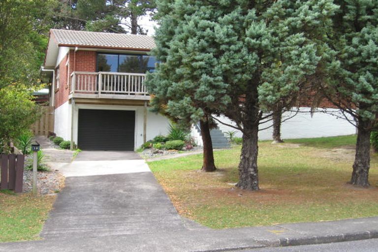 Photo of property in 19 Castleford Street, Green Bay, Auckland, 0604