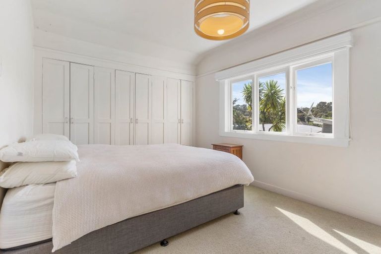 Photo of property in 20 Harrybrook Road, Green Bay, Auckland, 0604