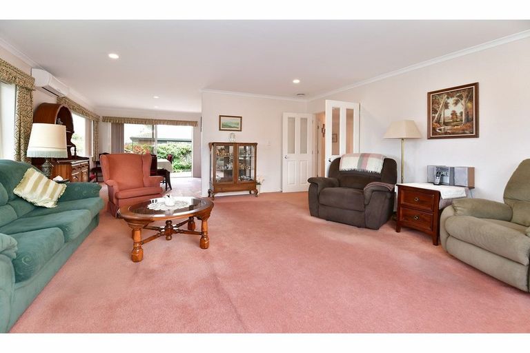 Photo of property in 15 Kath Hopper Drive, Orewa, 0931
