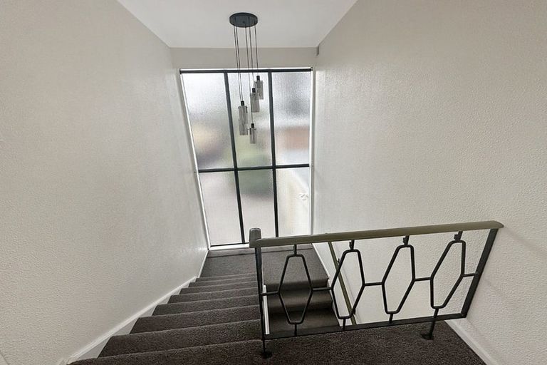 Photo of property in 2/270 Glenvar Road, Torbay, Auckland, 0630