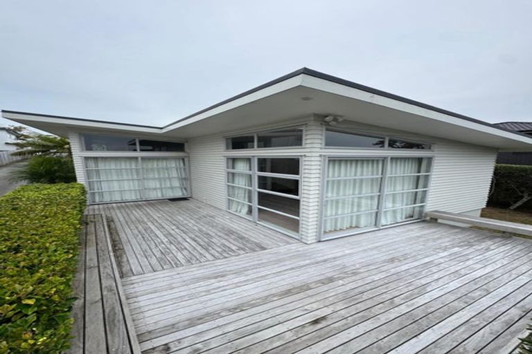 Photo of property in 8a Glenfield Road, Birkenhead, Auckland, 0626