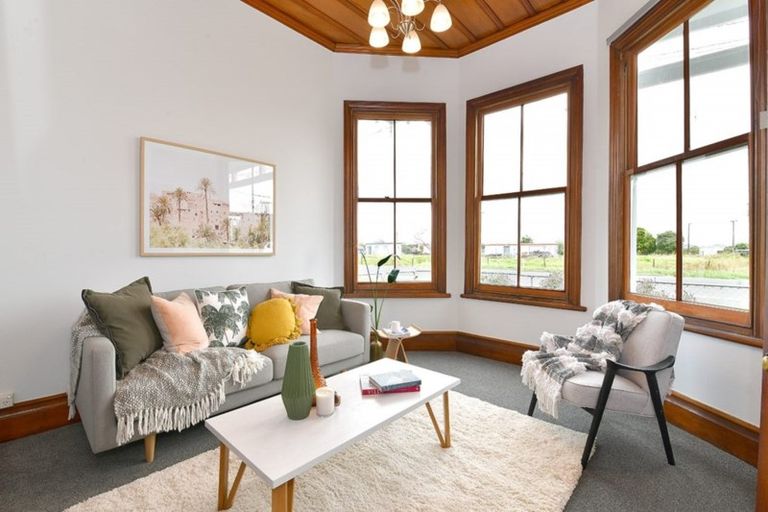 Photo of property in 21 Railway Street, Helensville, 0800