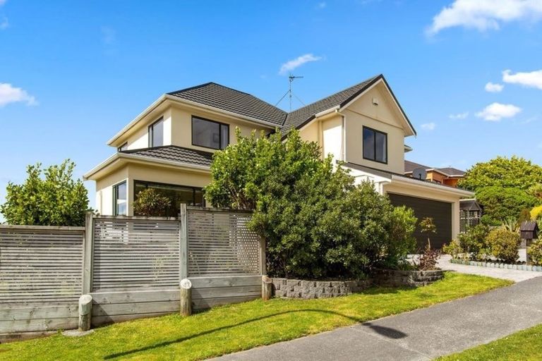 Photo of property in 16 Bathgate Street, Johnsonville, Wellington, 6037