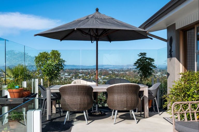 Photo of property in 33 Enfield Road, Hospital Hill, Napier, 4110