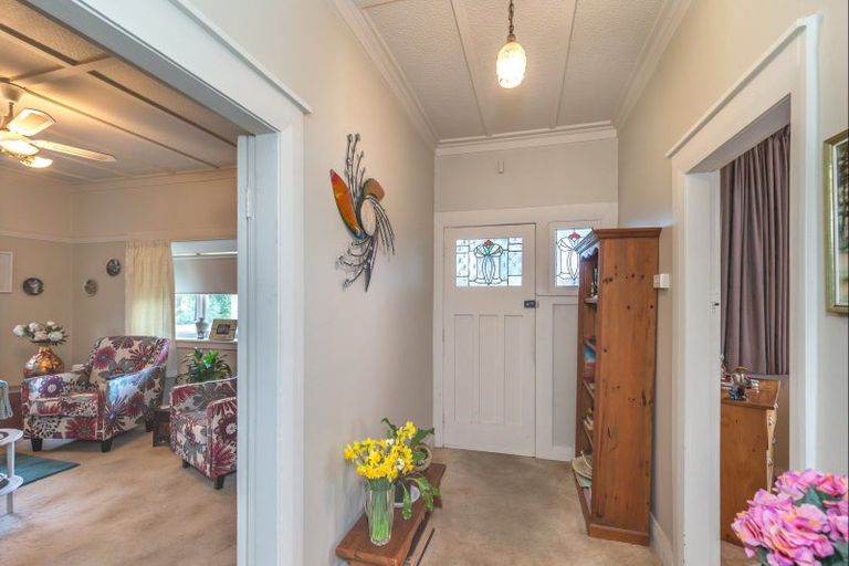 Photo of property in 48 Queenwood Road, Levin, 5510