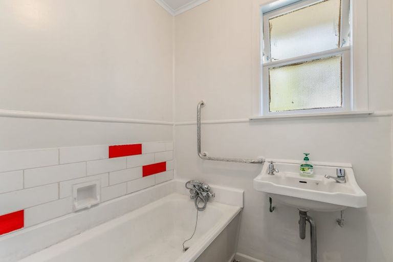 Photo of property in 50 Paewai Road, Glen Eden, Auckland, 0602