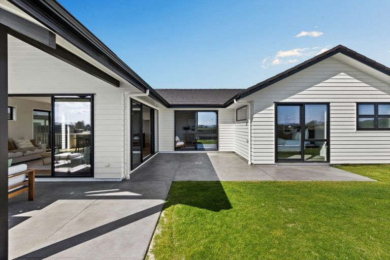 Photo of property in 77 Brookvale Road, Havelock North, 4130