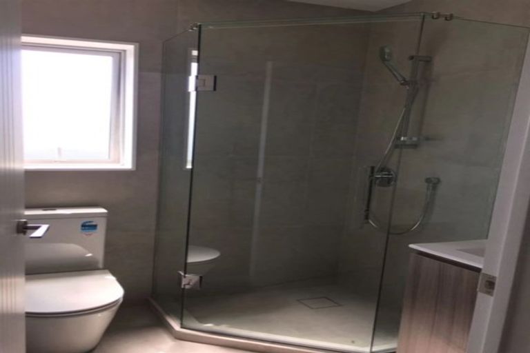 Photo of property in 2 Meritage Lane, Te Atatu South, Auckland, 0610