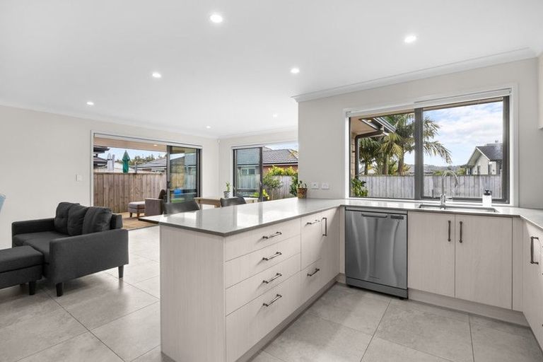Photo of property in 13 Leebank Crescent, Riverhead, 0820