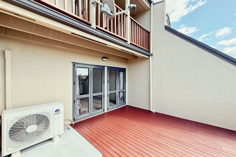 Photo of property in 3/7 Pannill Place, Oteha, Auckland, 0632