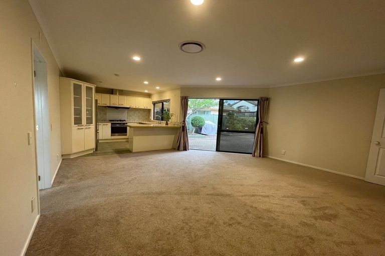 Photo of property in 16 Middlefield Drive, East Tamaki Heights, Auckland, 2016
