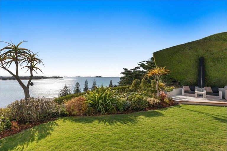 Photo of property in 11a Te Awakura Terrace, Mount Pleasant, Christchurch, 8081